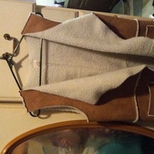 Listicle Sleeveless vest,Tan,shepra fur inside,